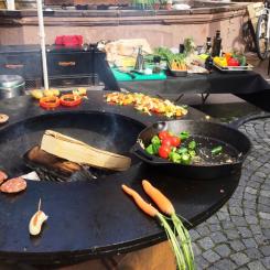 Wochenmarkt - Erlebnismarkt Bretten Grill-Show